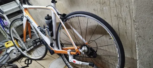 Vélo carbone Shimano 105