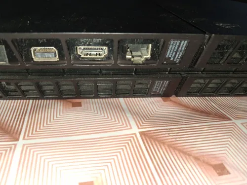 Ps4 fat 1tb fih  kter man 50 jeux model 1216 hba n9ya bzf