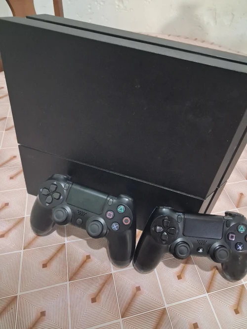 Ps4 fat 1tb fih  kter man 50 jeux model 1216 hba n9ya bzf