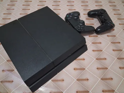 Ps4 fat 1tb fih  kter man 50 jeux model 1216 hba n9ya bzf