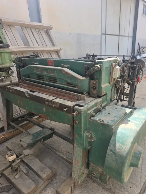Guillotine-grasseuse-brodeuse-rouleuse-machine pour coude