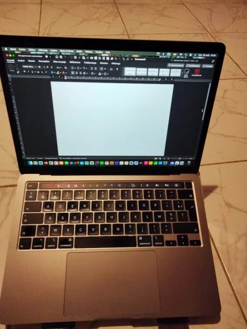 MacBook pro touch bar 