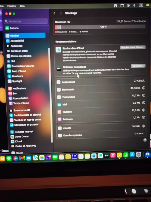 MacBook pro touch bar 