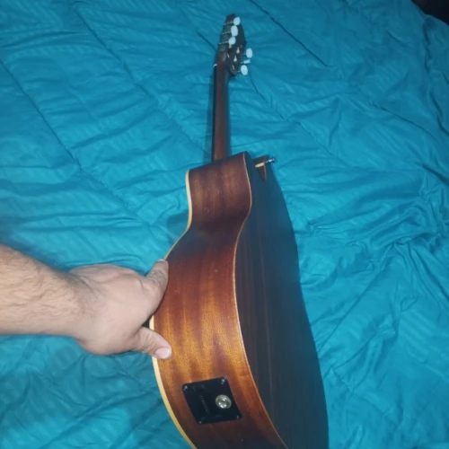 Guitare électro- classique