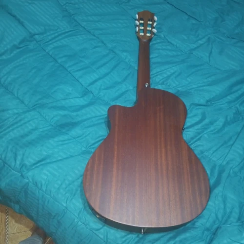 Guitare électro- classique
