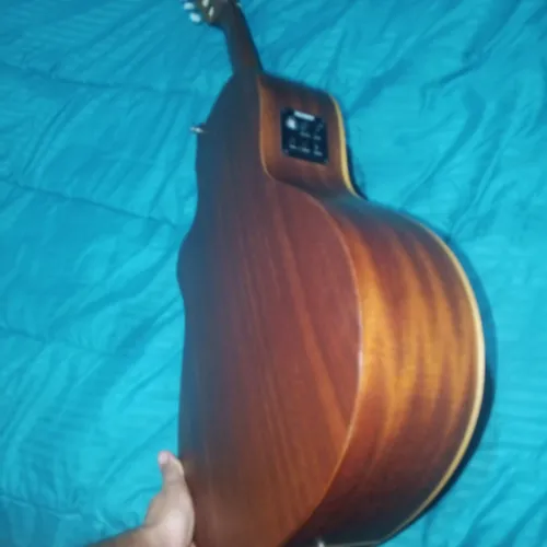 Guitare électro- classique