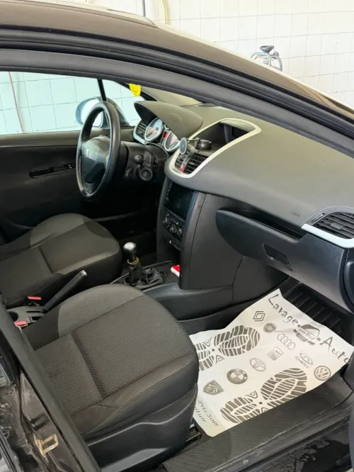 Peugeot 207 2011 Bass clime
