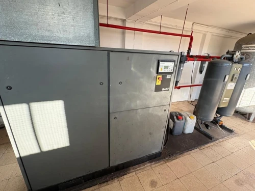 Compresseur Atlas Copco GA 37 avec sécheur air en excellent état