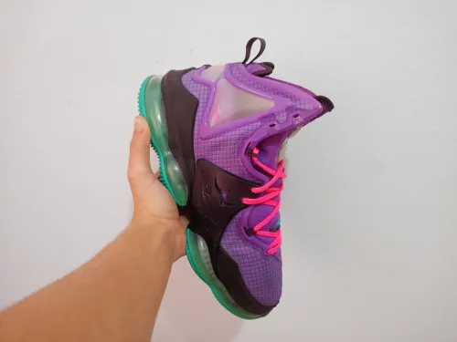 LeBron 19 Original (presque Neuf)