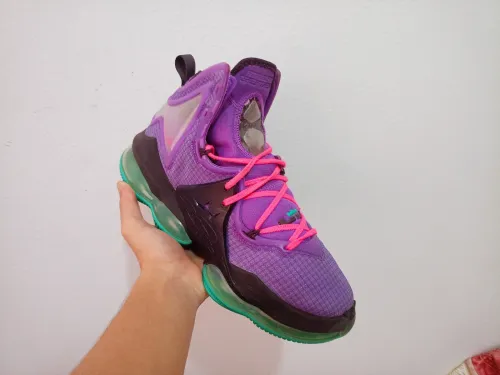 LeBron 19 Original (presque Neuf)