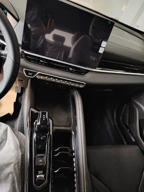 Geely Coolray 2025 