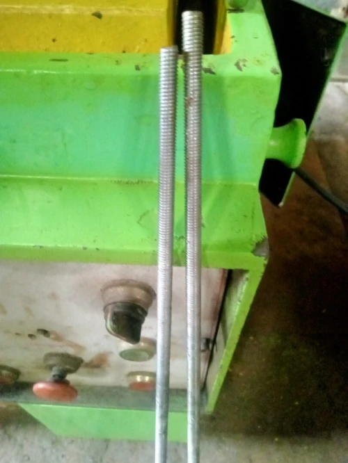 Machine pour tige filetée 