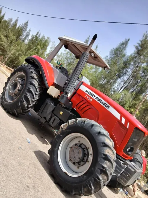 Tracteur agricole Massey Ferguson 2015
