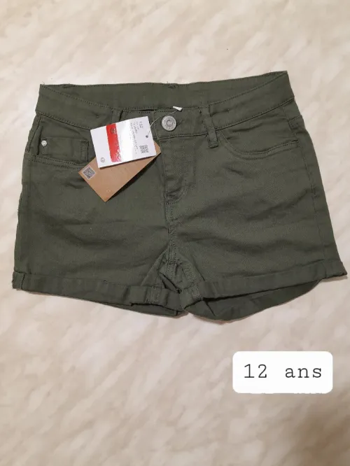Short fille marque C&A
