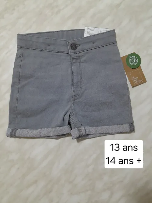 Short fille marque C&A