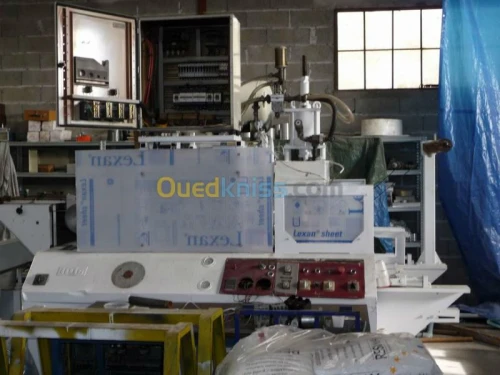 extrudeuse et thermoformeuse