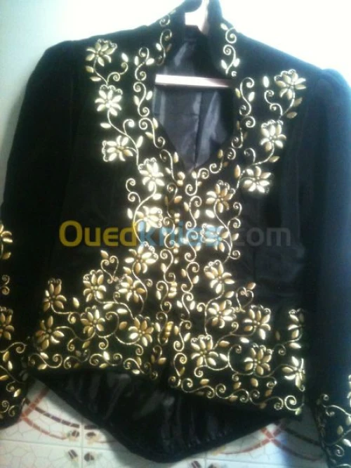 donne des cours de couture et coupe...