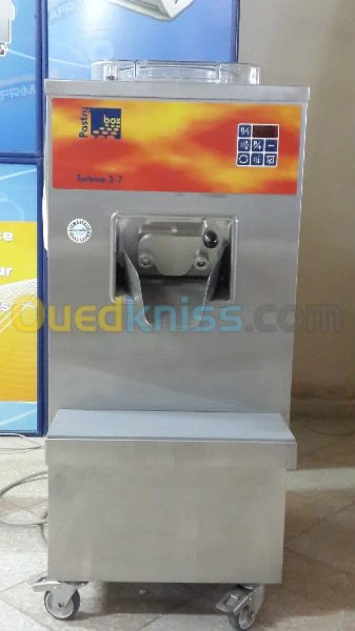 turbine à glace, vitrine à glaces