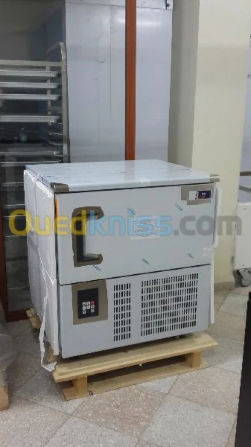 turbine à glace, vitrine à glaces