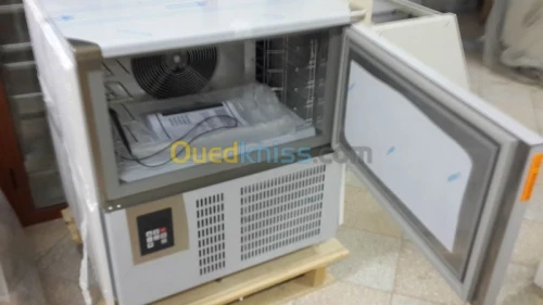 turbine à glace, vitrine à glaces