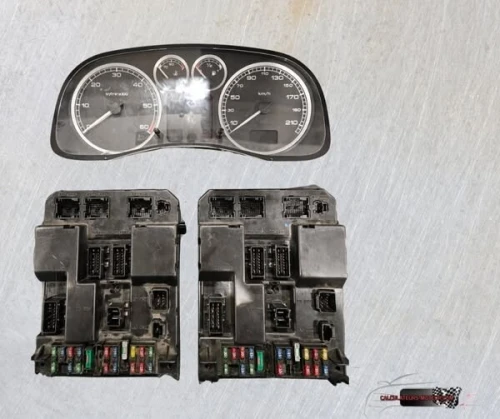 Réparation memoire auto Réparation de l'ECM/ECU (memoire) auto-Car ECM/ECU Repairing