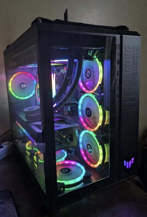 PC ULTRA GAMING R9 9950X/ROG STRIX X670E-E GAMING WIFI /ASUS ROG STRIX 5070TI 16GB/RAM 32GB DDR5