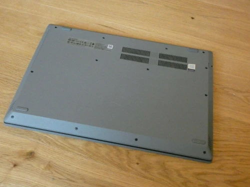 je met en vente un Laptop Lenovo etat Neuf Avec Un bon prix 