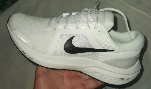 Nike Air Zoom Vomero 16 white black pure platinum