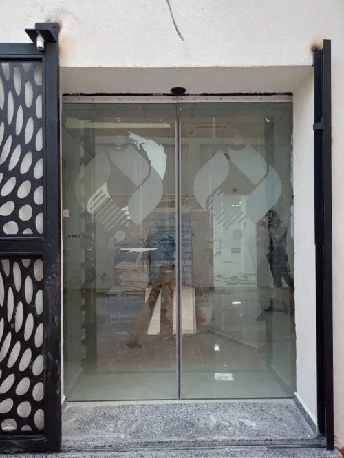 Porte automatique en verre trempé 