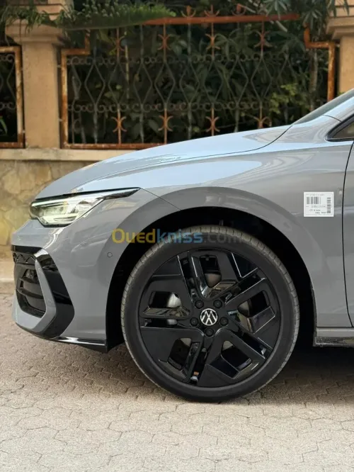 Volkswagen Golf 8 2025 R Black Edition 