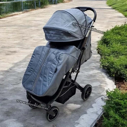 Poussette de luxe Compacte avec cache Pieds pour voyage - kidilo