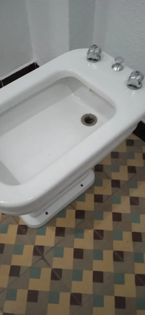 vend bidet.