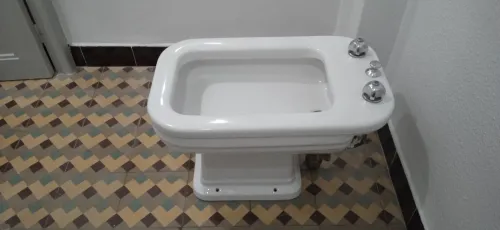 vend bidet.