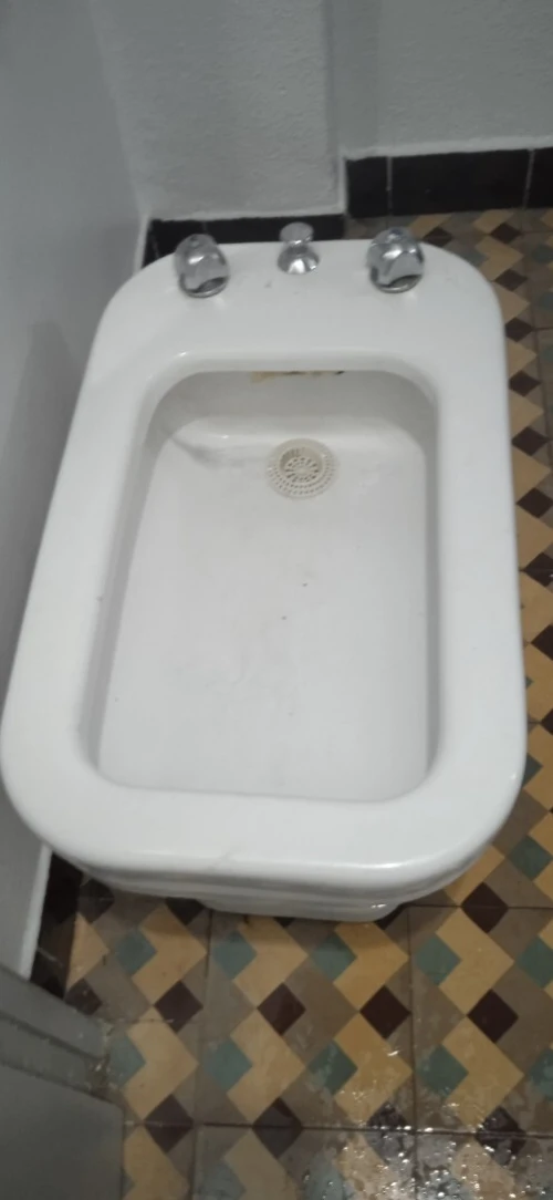 vend bidet.