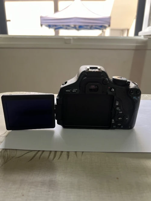 Camera Canon EOS 600 D