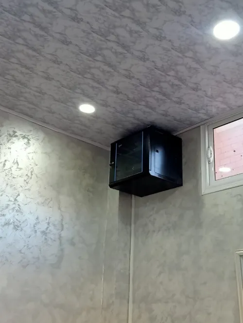 caméra de surveillance et système d'alarme