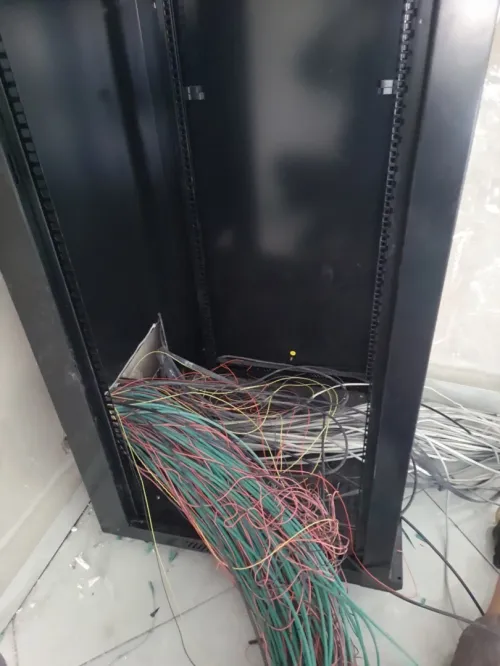 caméra de surveillance et système d'alarme