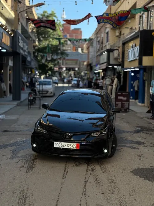 Toyota Corolla 2023 Toit noir avec ciel étoilé ,jantes noir plus lustrage correction