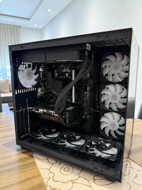 Pc gamer ryzen 5 7600x et rx6600 plus 16G ram ddr5