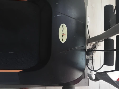 Tapis roulant la marque varna fitnes  Boite de massage  Poids max 120kg La vitesse 14 km  Inclinaison manuelle