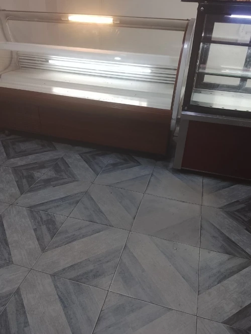 عتاد محل حلويات للبيع