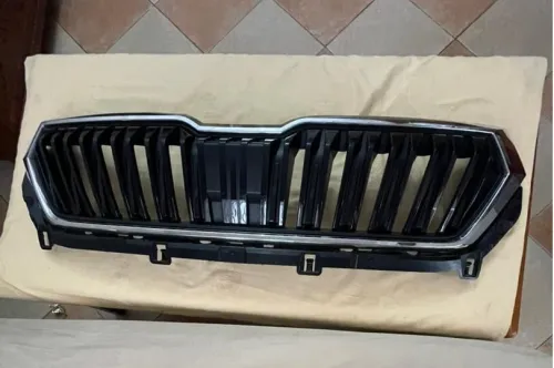 CALANDRE SKODA KAROQ,  GRILLE SKODA KAROQ ANNEE 2022 ET PLUS REF : 57A853653G