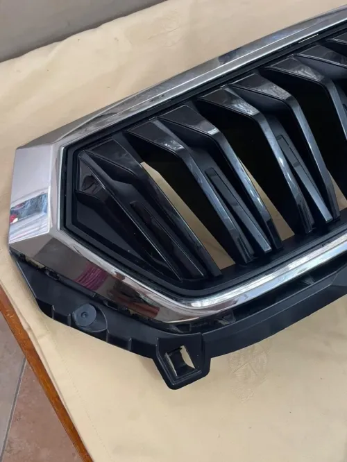 CALANDRE SKODA KAROQ,  GRILLE SKODA KAROQ ANNEE 2022 ET PLUS REF : 57A853653G