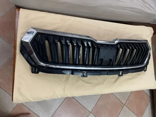 CALANDRE SKODA KAROQ,  GRILLE SKODA KAROQ ANNEE 2022 ET PLUS REF : 57A853653G