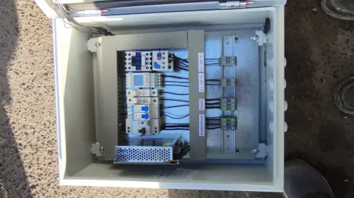 Fabrication et réalisation d'armoires électriques surmesure