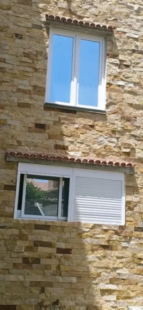 Décoration et aménagement en pierre ardoise et taillée & céramique