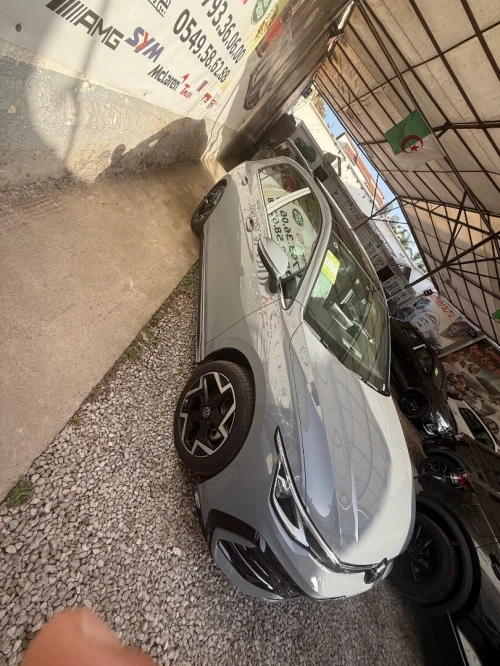 Volkswagen Golf 8 2025 R Black Edition 