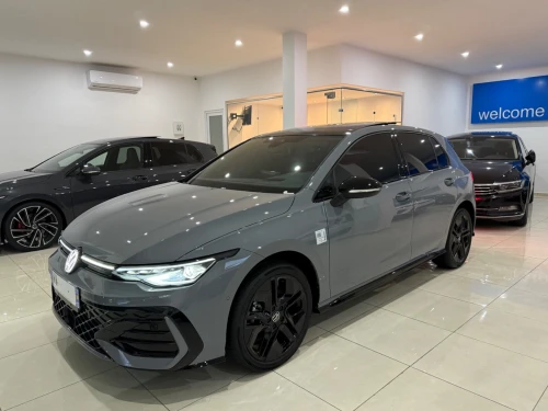 Volkswagen Golf 8 2025 R Black Edition 