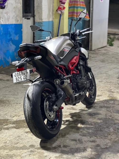Kawazaki Z900 2025