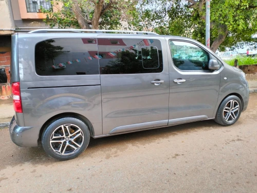 Location Mini Van Expert 04 